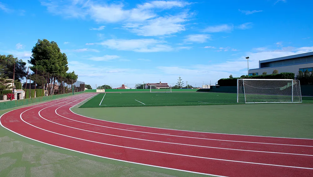 cancha-atletismo-y-campo-futbol–sek-levante